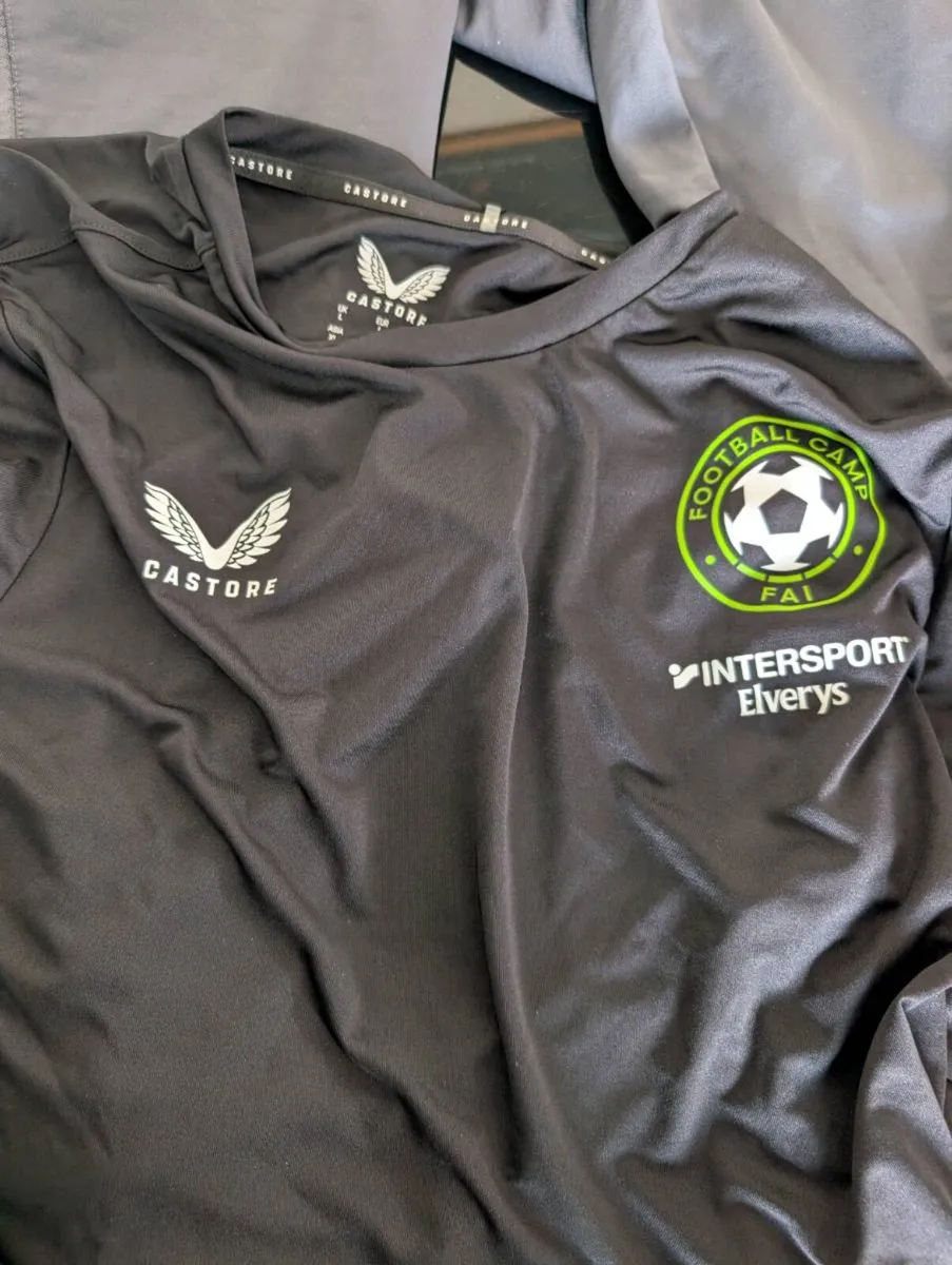 Ireland team issued Soccer gear - Image 3