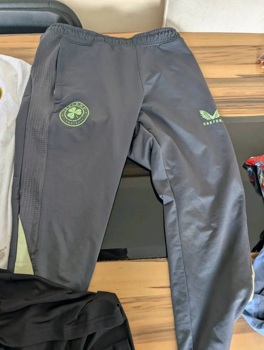 Ireland team issued Soccer gear - Image 4