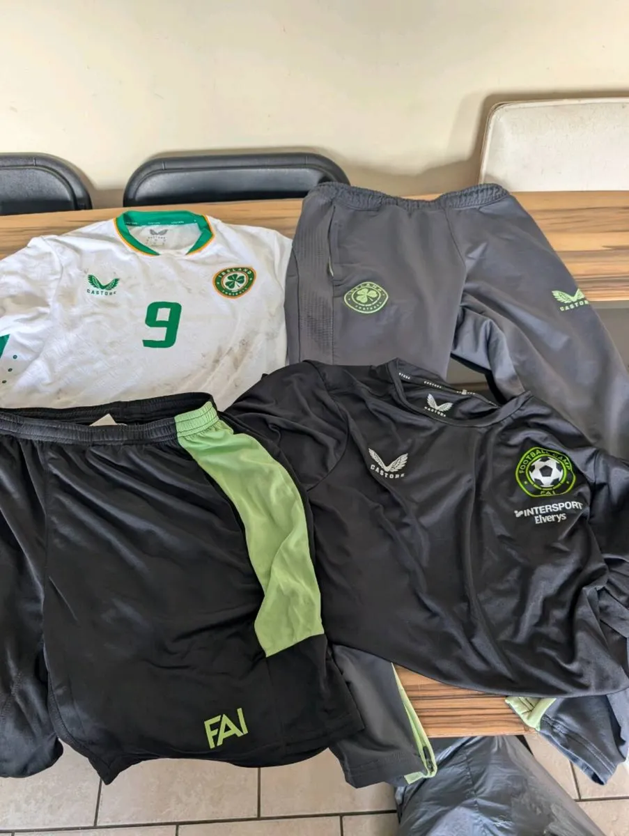 Ireland team issued Soccer gear - Image 1