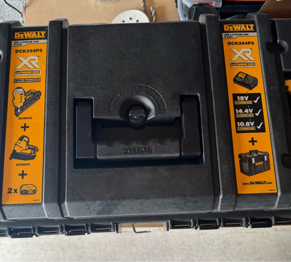 DeWalt Battery Nail Gun DCN692 - Image 4