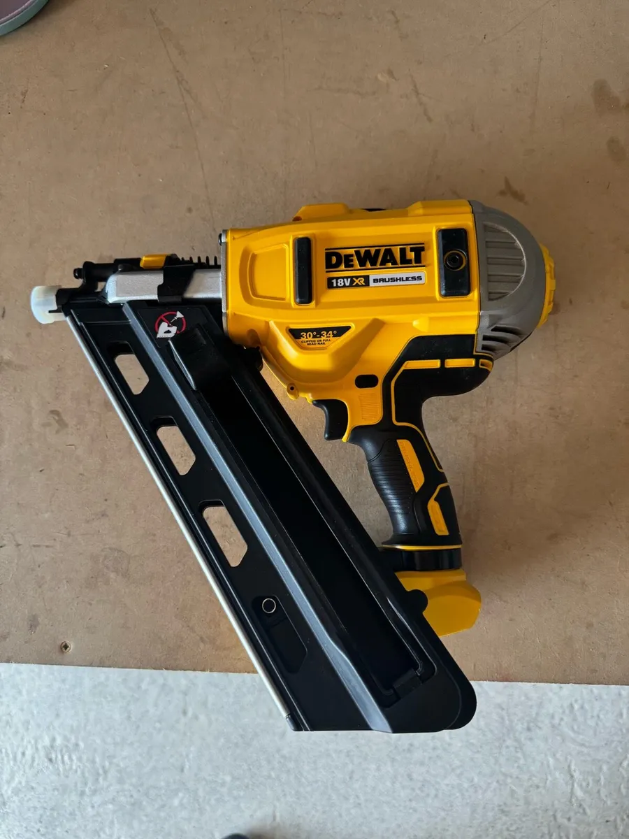 DeWalt Battery Nail Gun DCN692 - Image 1
