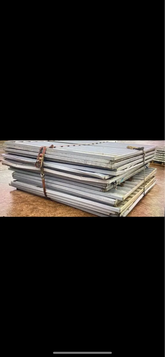 Hoarding panels  /// fencing /privacy - Image 3