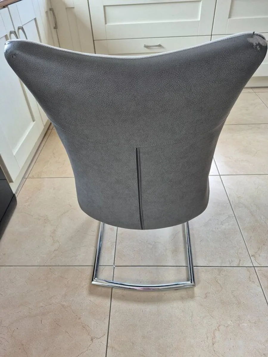 Kitchen table & 6 chairs - Image 2