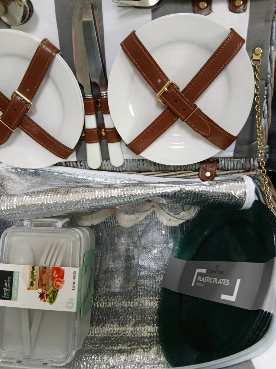 PICNIC HAMPER NEW FOR 2 PEOPLE - Image 2