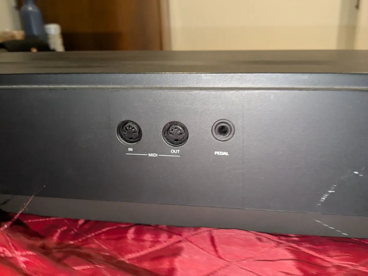 Digital Piano and carry case - Image 3