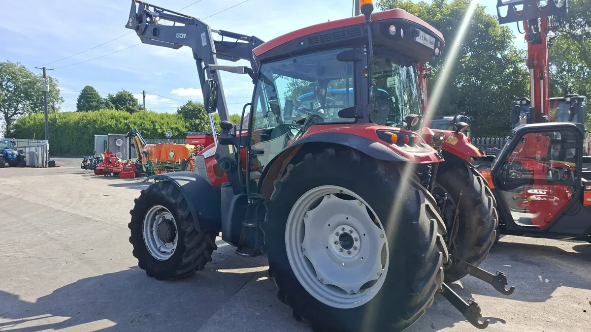 McCormick X60.50 cw loader tractor - Image 2