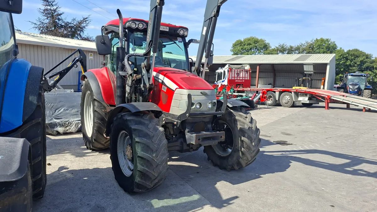 McCormick X60.50 cw loader tractor - Image 3
