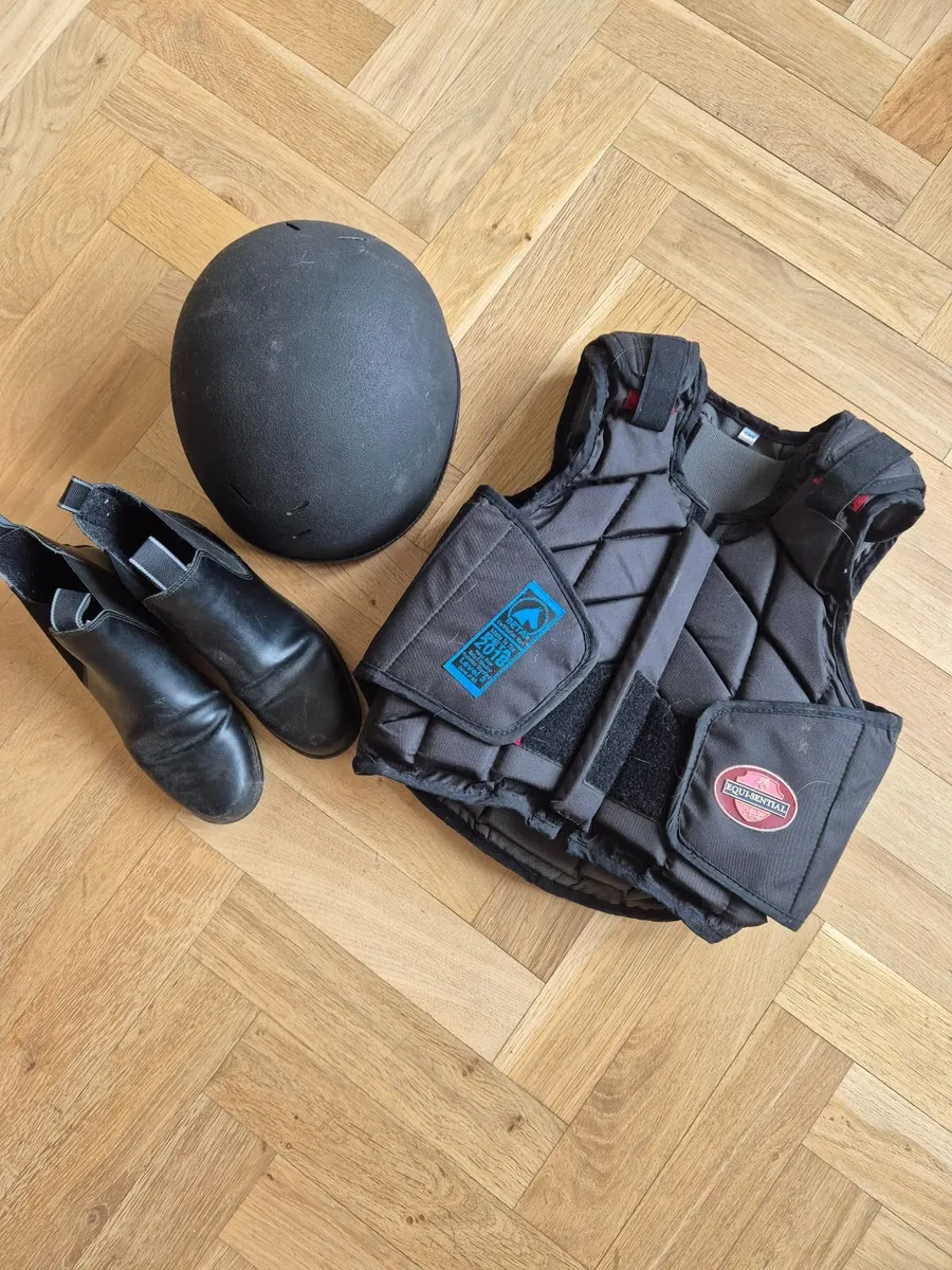 Horse Riding Equipment Bundle Age 8-10 - Image 1