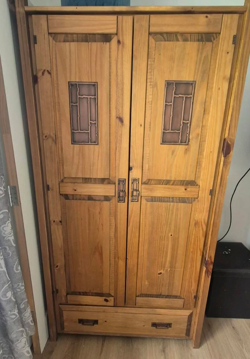 Bedroom set - Image 1