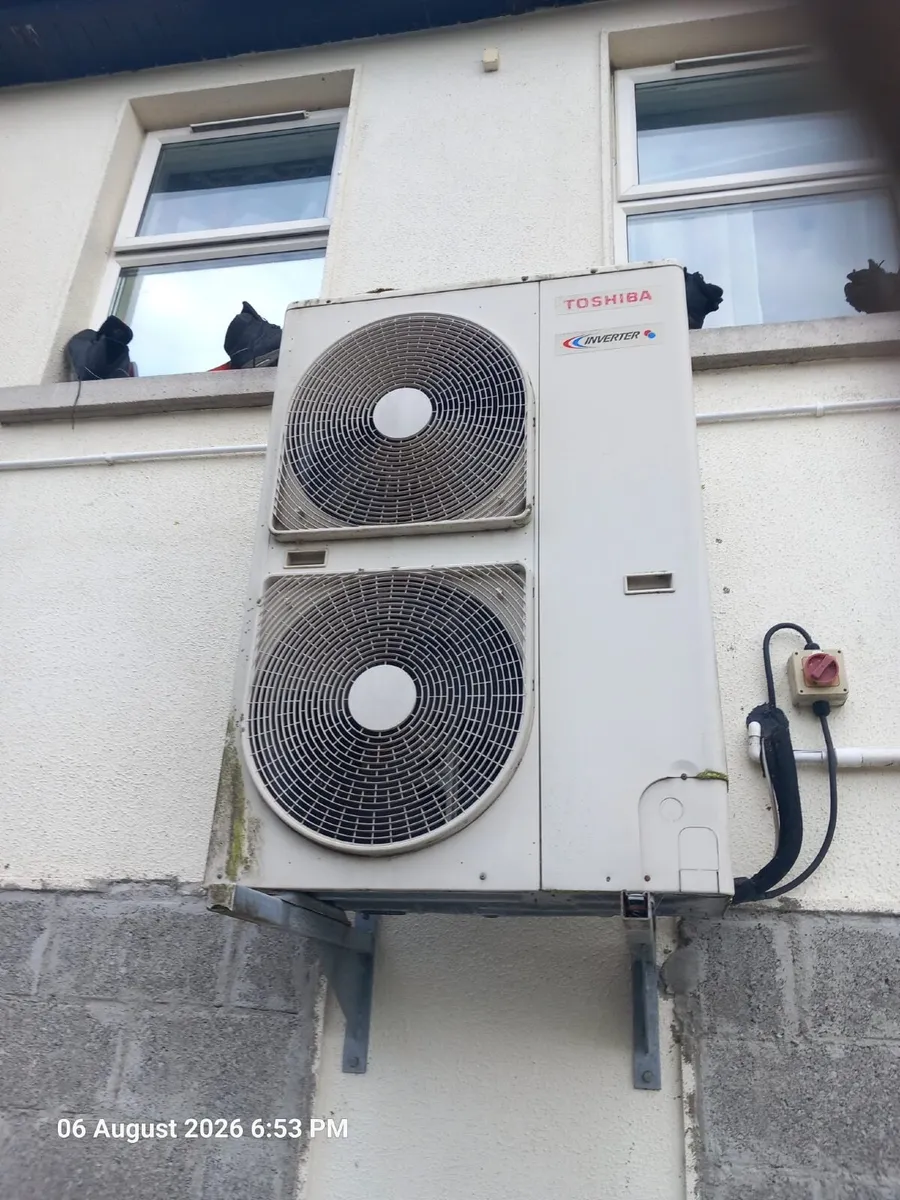 Air conditioning and heating system - Image 1