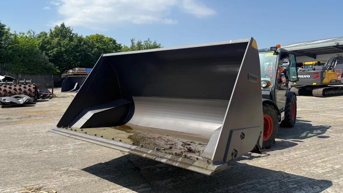 Volvo L90H High Tip Bucket - 3000mm - Image 1
