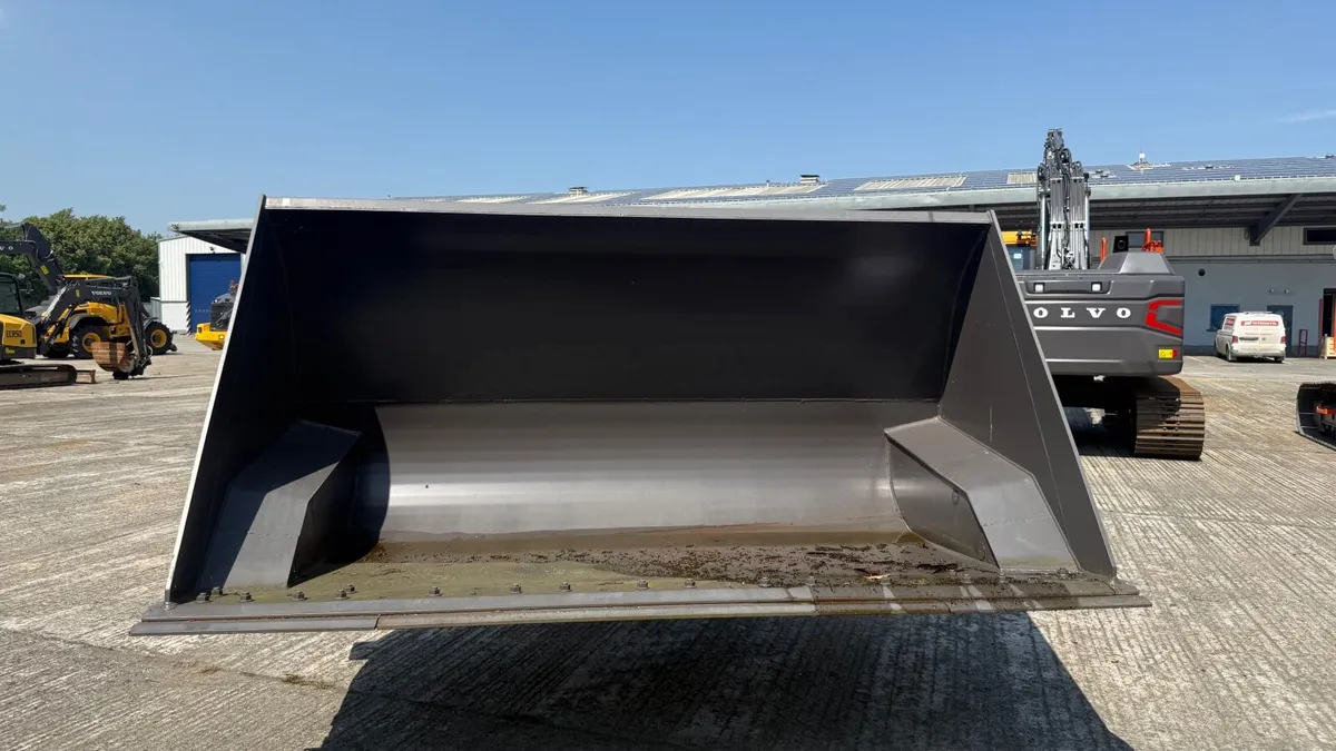 Volvo L90H High Tip Bucket - 3000mm - Image 2