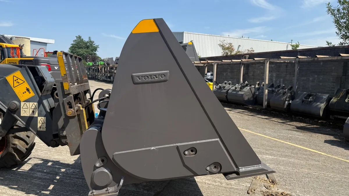 Volvo L90H High Tip Bucket - 3000mm - Image 4