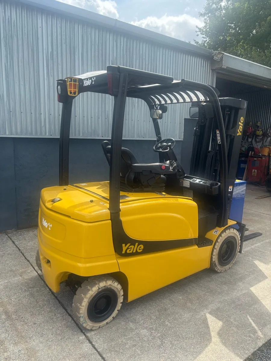 Electric Forklift - Image 2