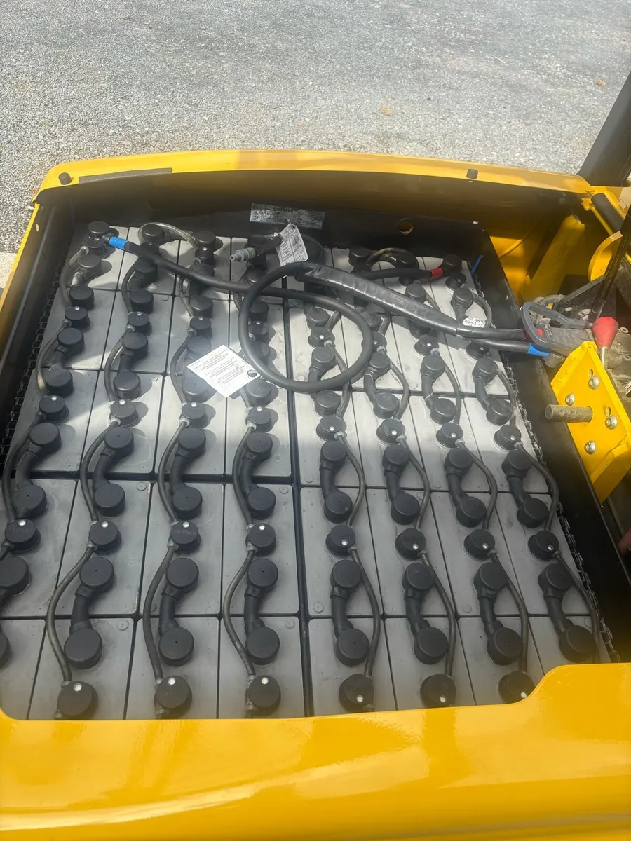 Electric Forklift - Image 3