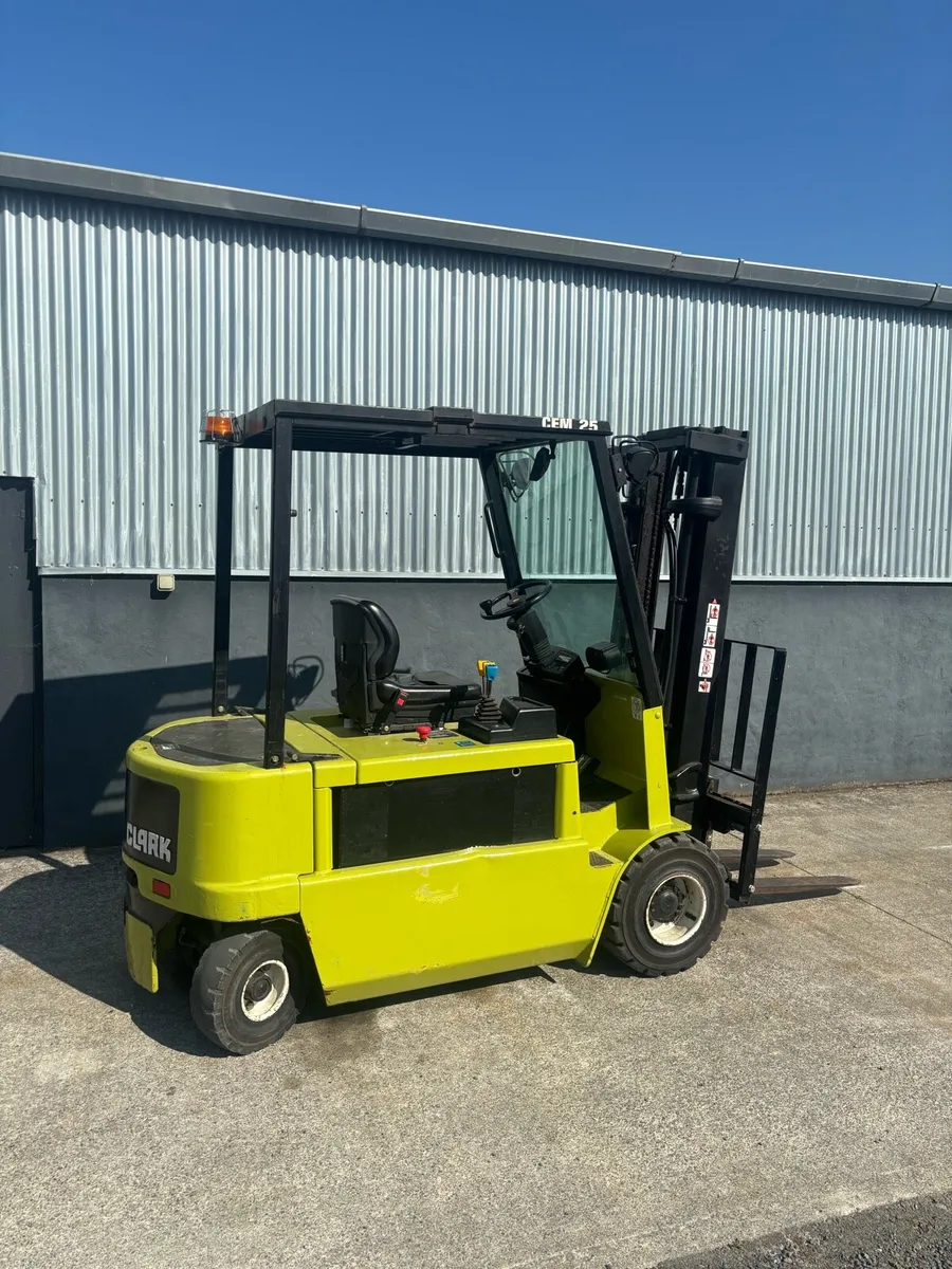 Electric Forklift - Image 4