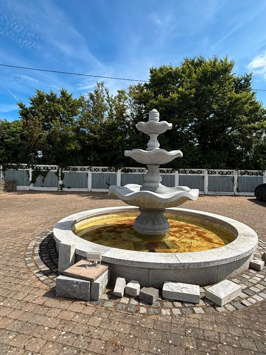 Large Water Fountain - Image 1