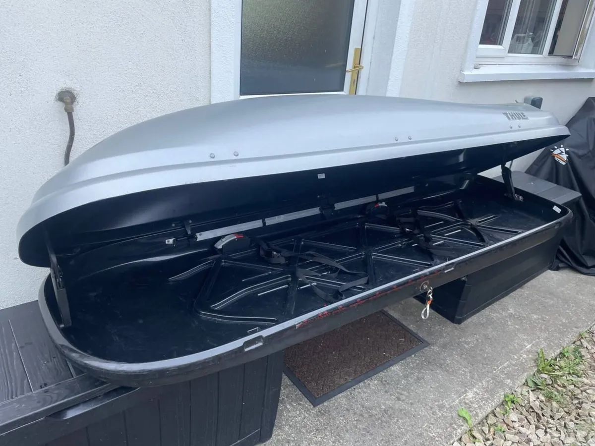 Thule Evolution 900 Roof Box - Image 1