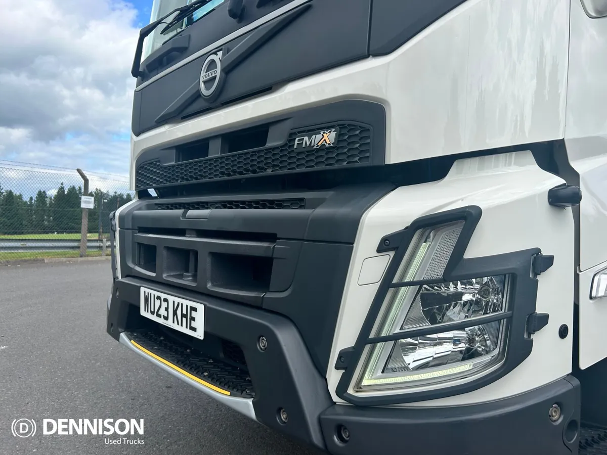 Volvo FMX 420 8x4 Tipper (2023) For Sale - Image 3