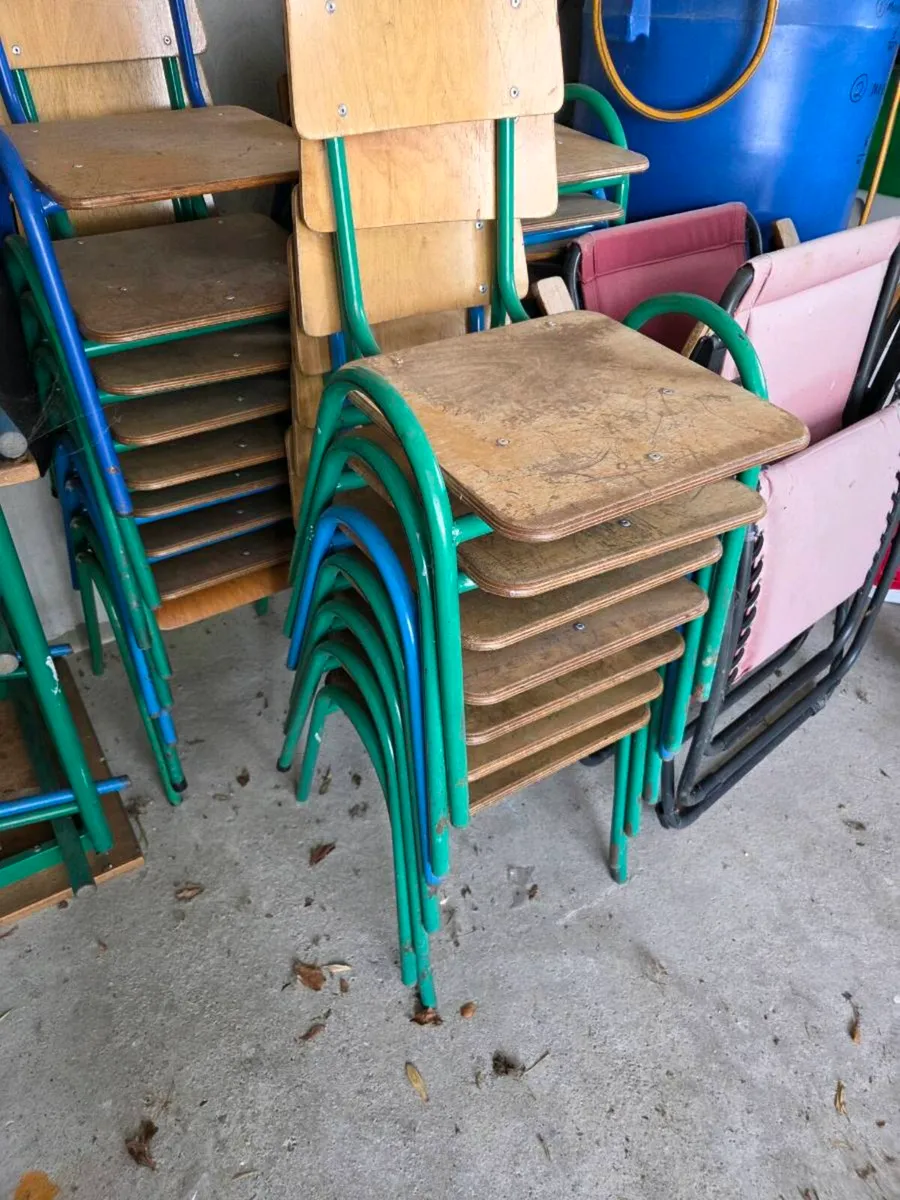 School chairs and tables - Image 4