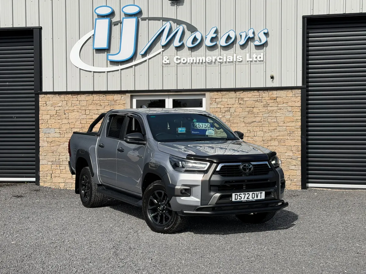 22 TOYOTA HILUX 2.8 D-4D INVINCIBLE X - Image 1