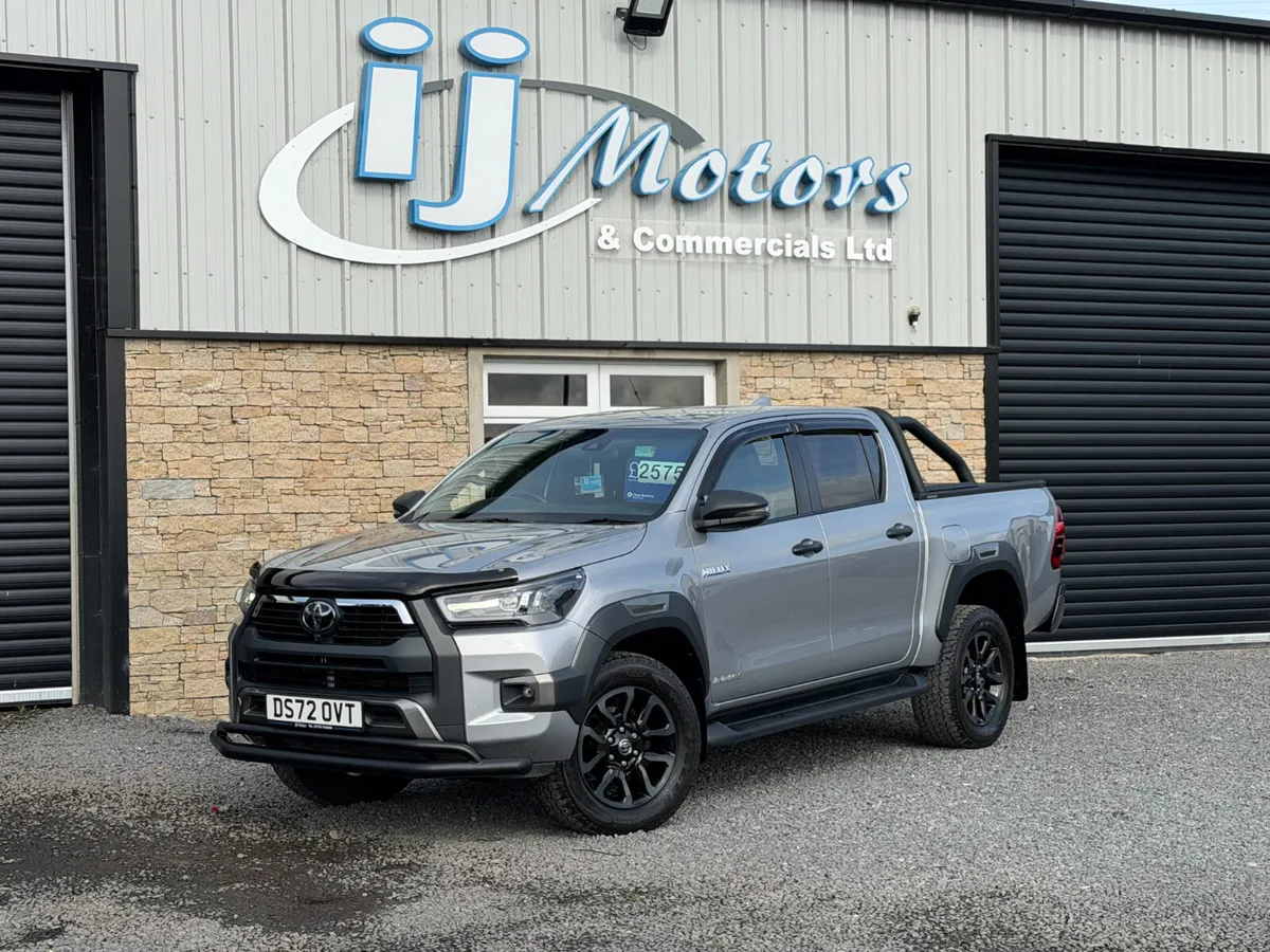 22 TOYOTA HILUX 2.8 D-4D INVINCIBLE X - Image 3