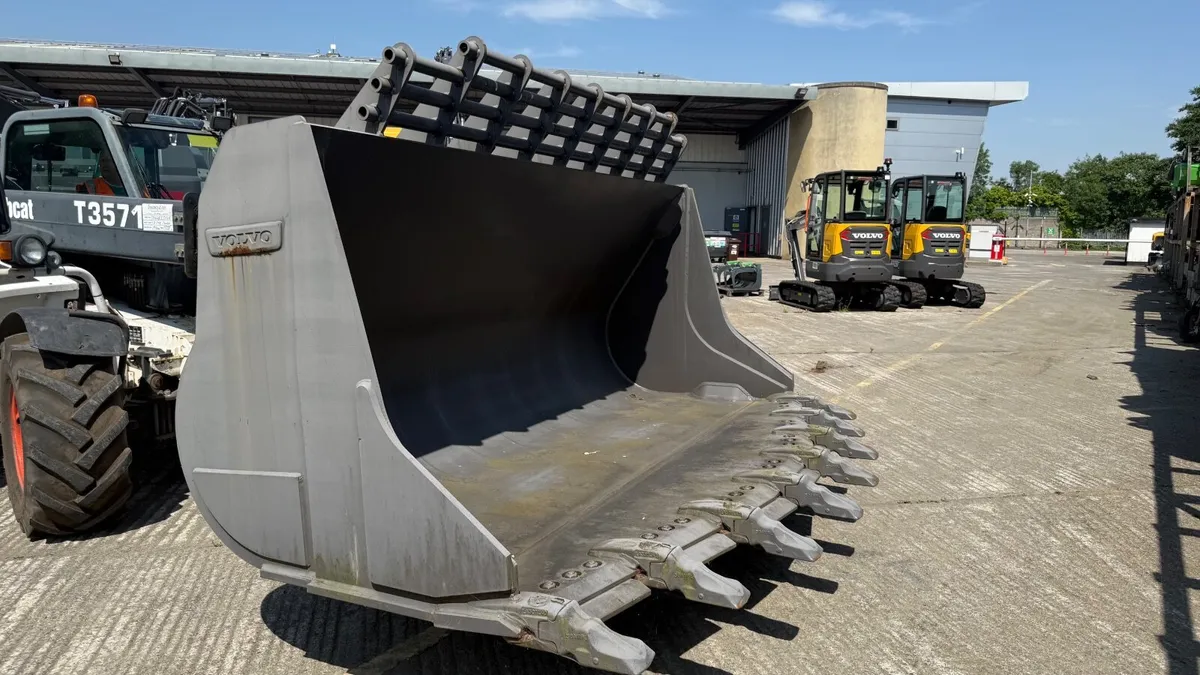 Volvo L220H 4.4m³ Spade Nose Rock Bucket – 3430mm - Image 1