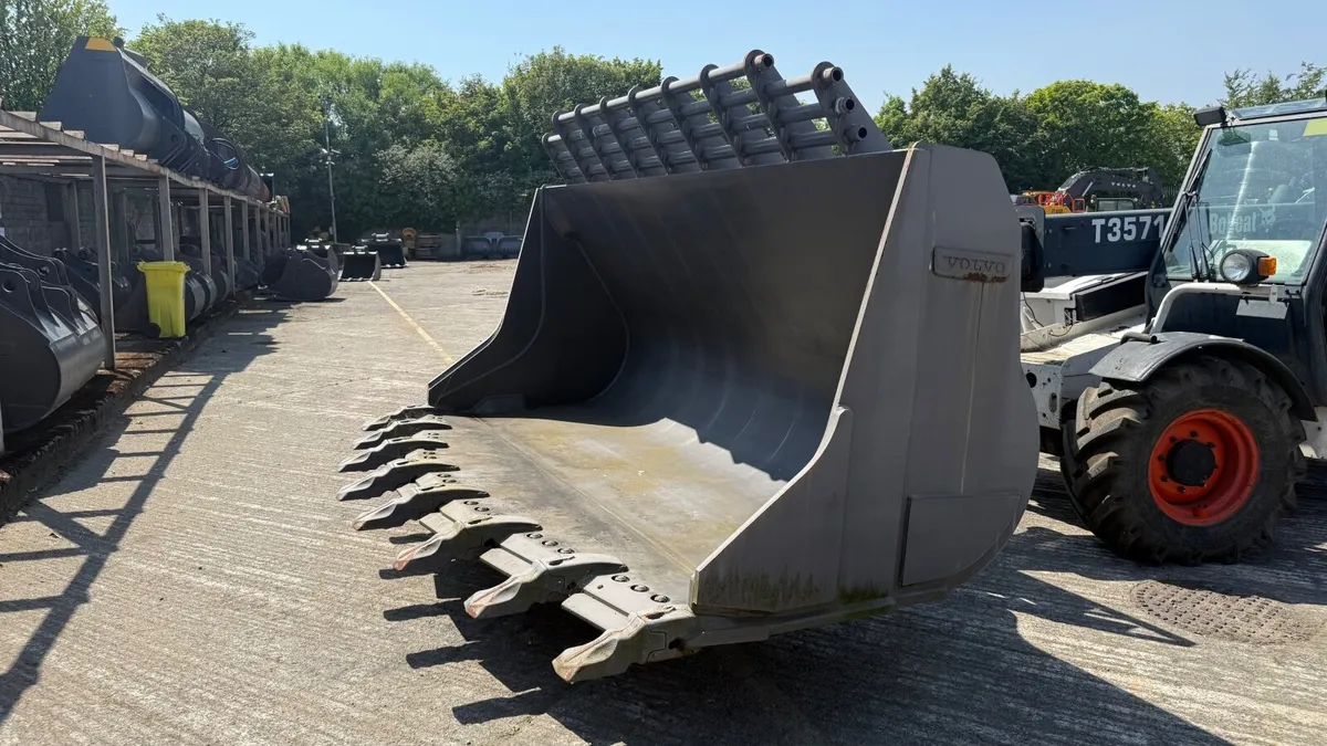 Volvo L220H 4.4m³ Spade Nose Rock Bucket – 3430mm - Image 2