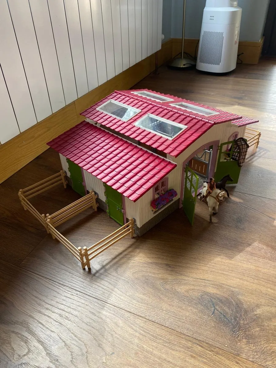 Schleich Horse Club Riding Centre - Image 1