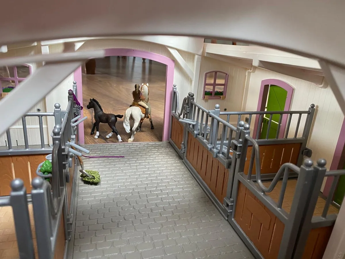 Schleich Horse Club Riding Centre - Image 4
