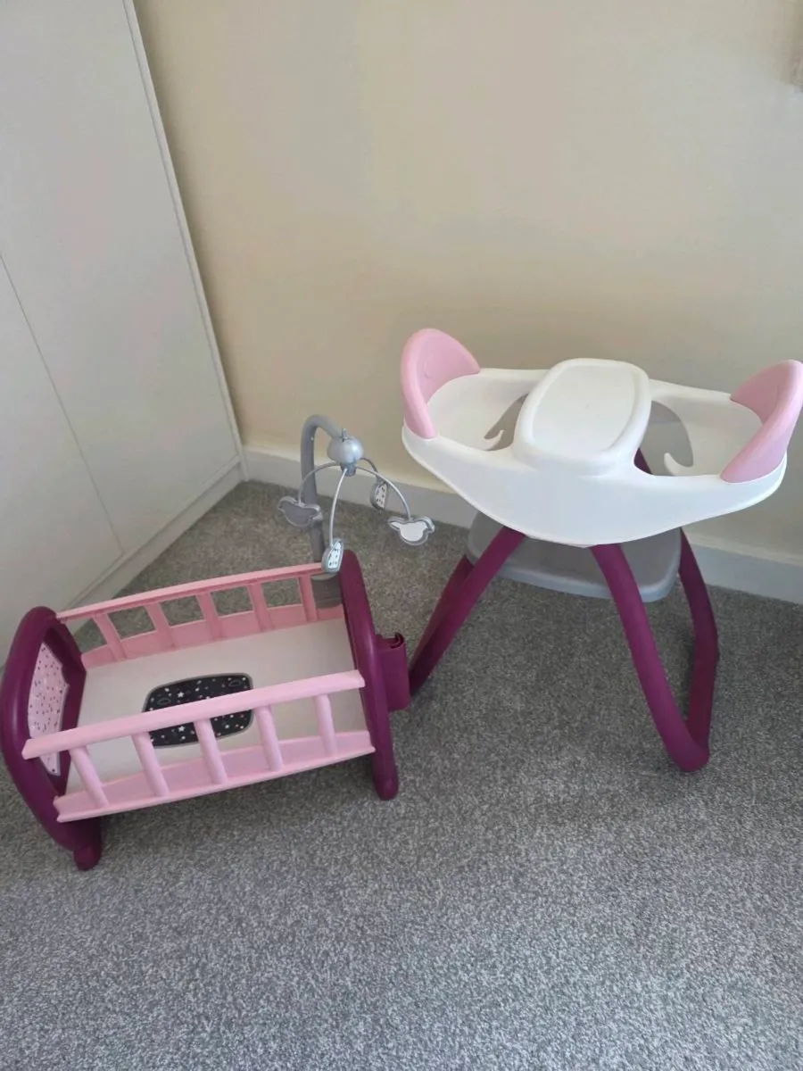 Doll bed and high chair - Image 1