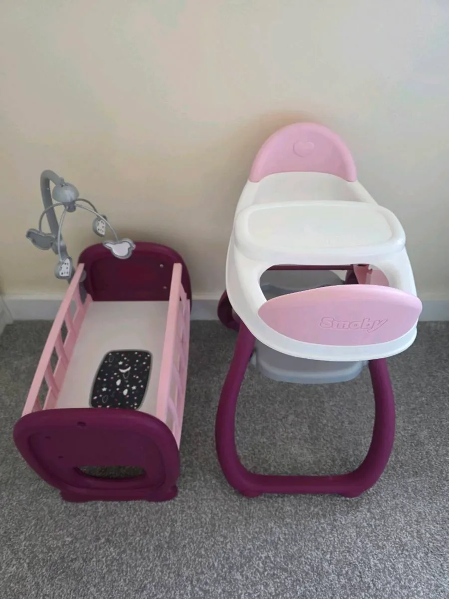Doll bed and high chair - Image 2