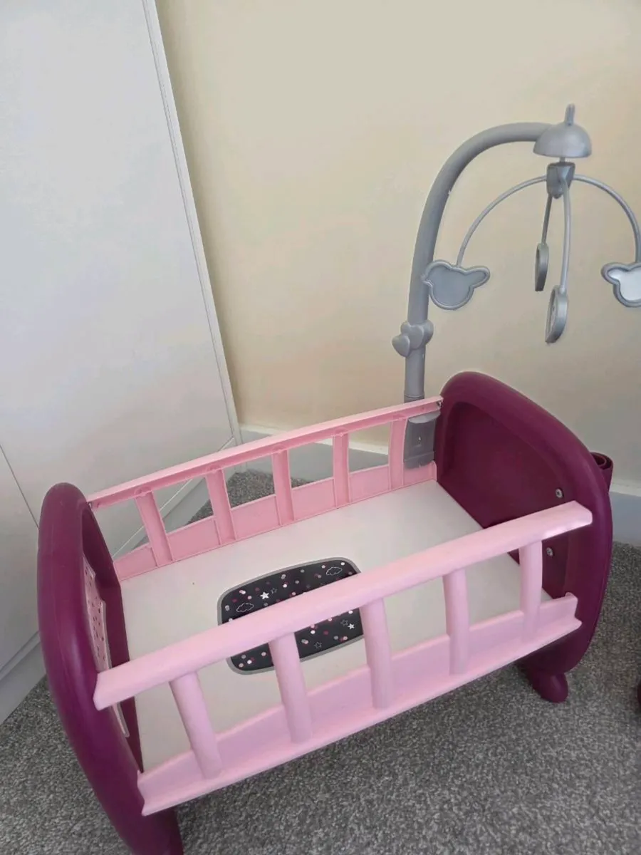 Doll bed and high chair - Image 3