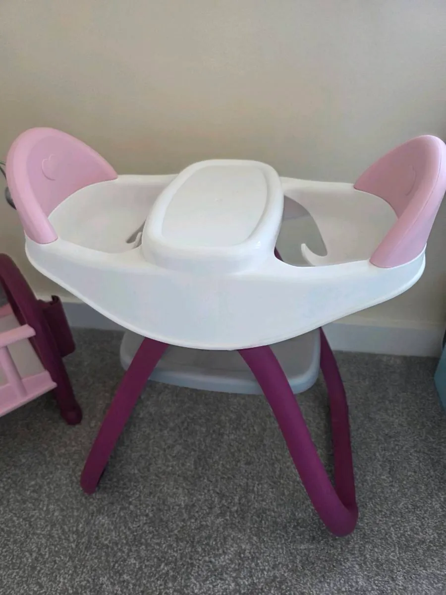 Doll bed and high chair - Image 4