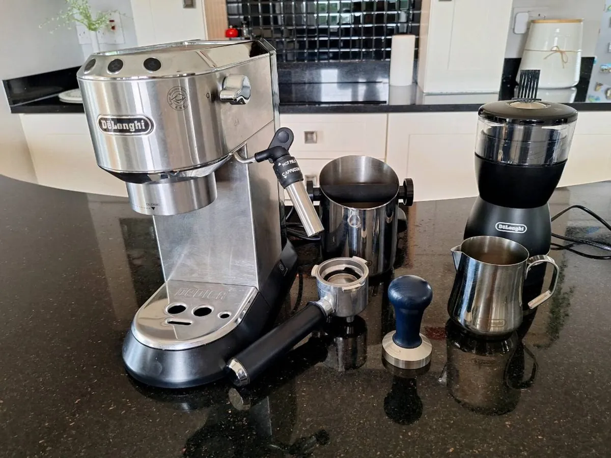 DeLonghi Coffee Machine - Image 3