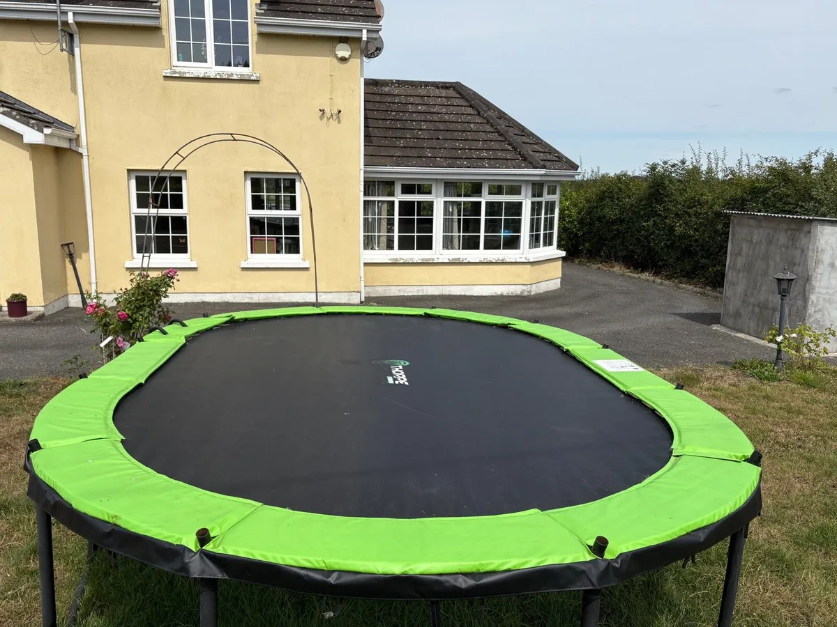 15 x 10ft Thorpe Sports Oval Trampoline - Image 1