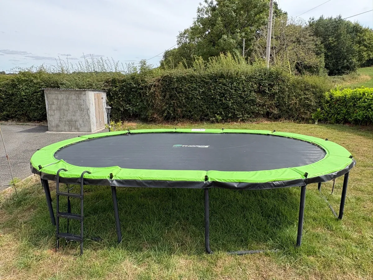 15 x 10ft Thorpe Sports Oval Trampoline - Image 2
