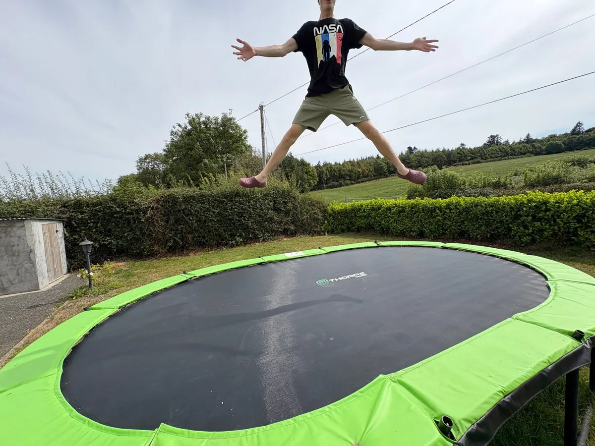 15 x 10ft Thorpe Sports Oval Trampoline - Image 3