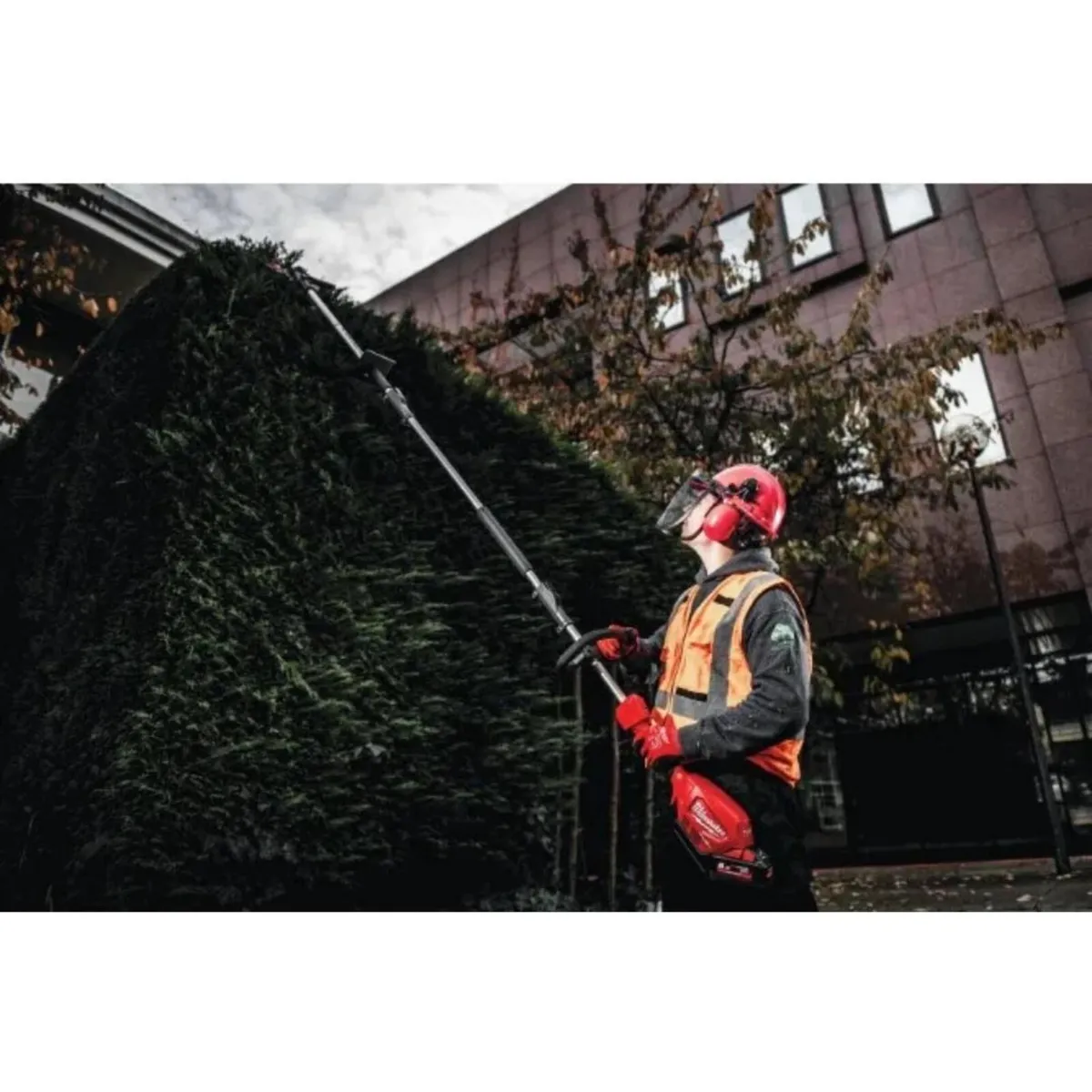 Milwaukee Hedge Trimmer Attachment For Strimmer - Image 4