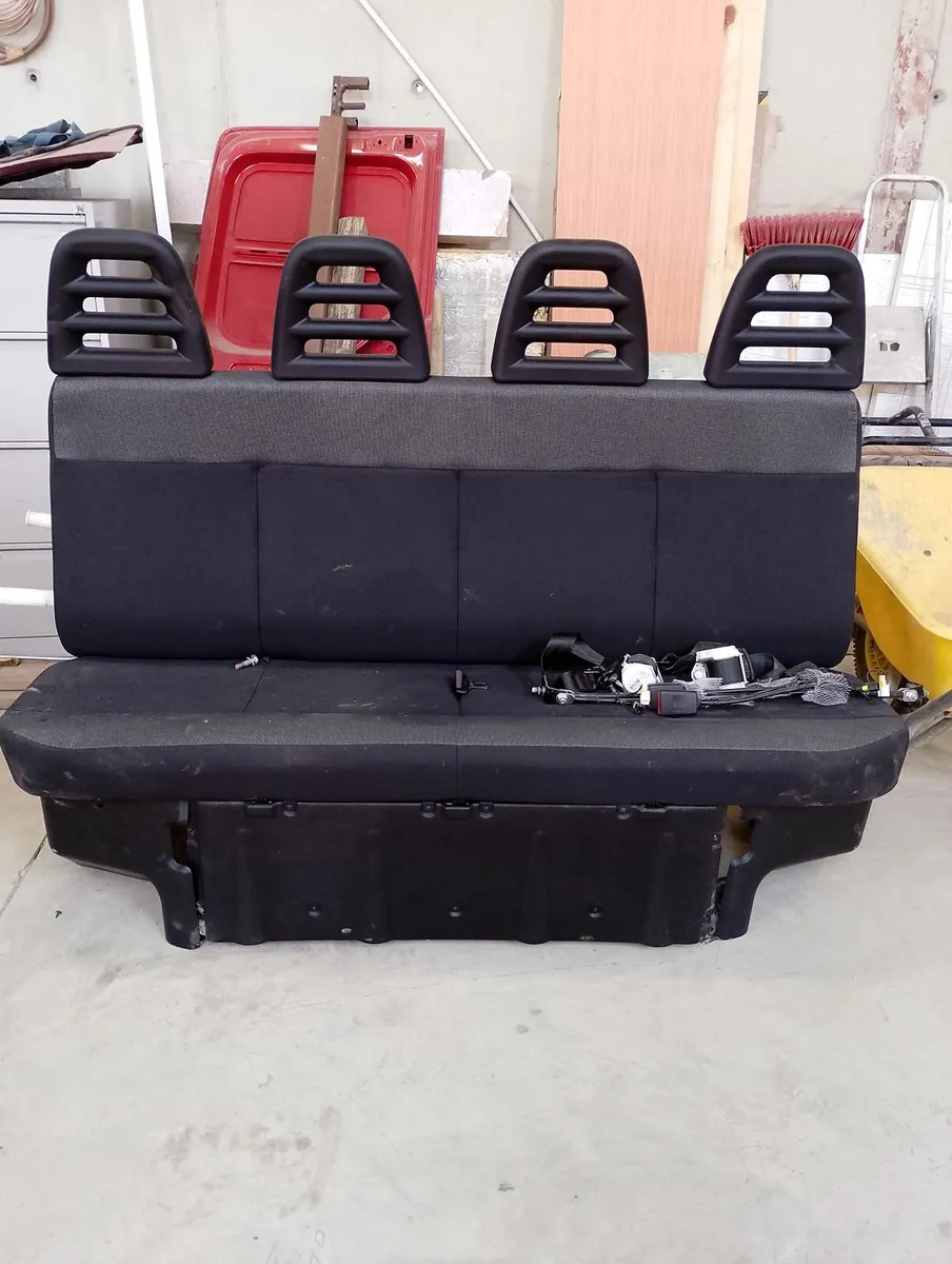 4 seats plus seat belts