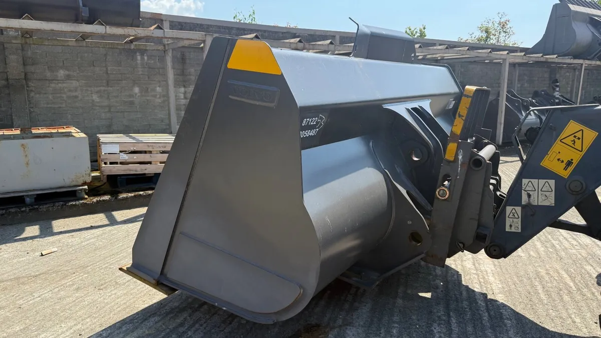 Volvo L180H 4.6m³ General Purpose Bucket – 3400mm - Image 4