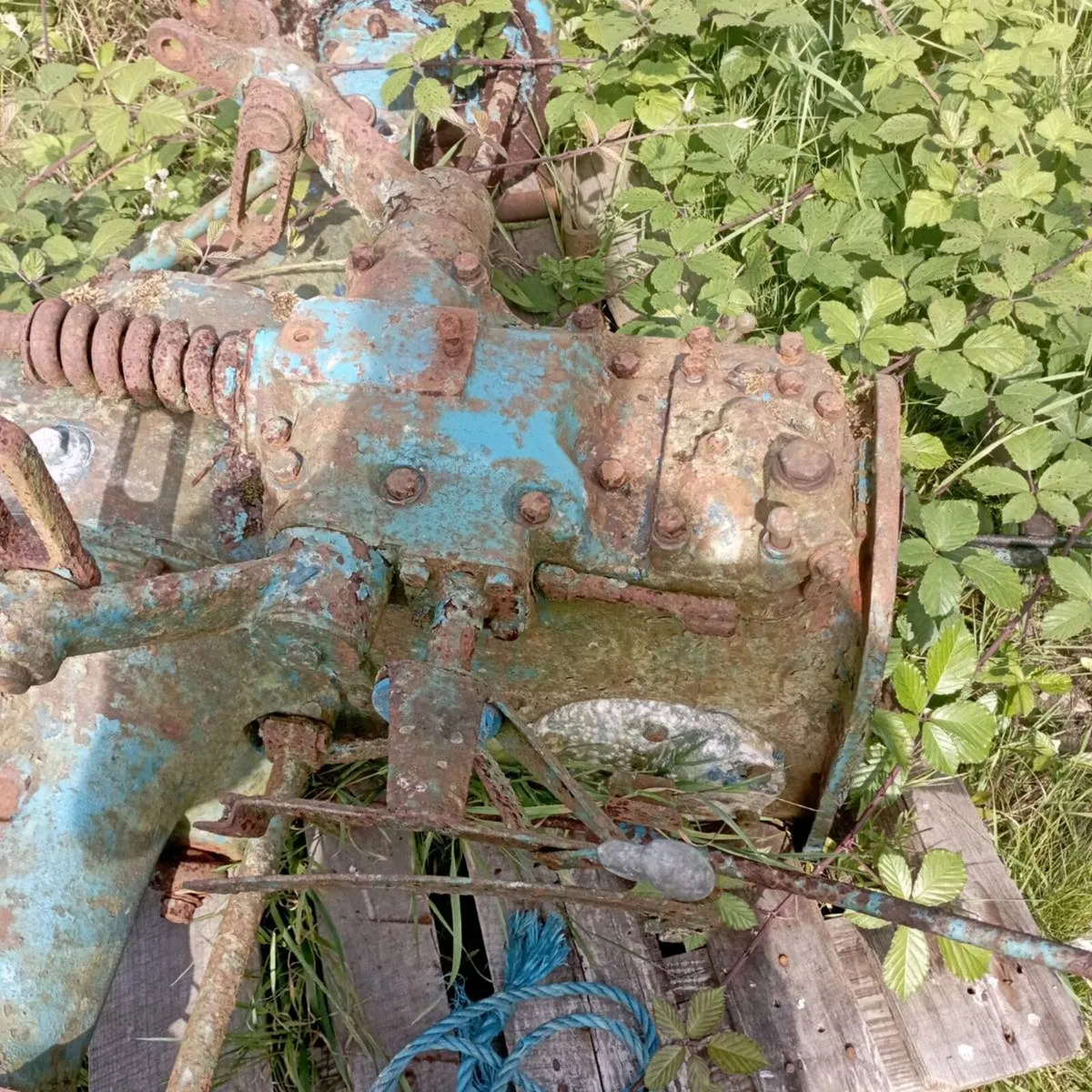 Fordson dexta/Massey Ferguson 35/20 parts clearout - Image 1