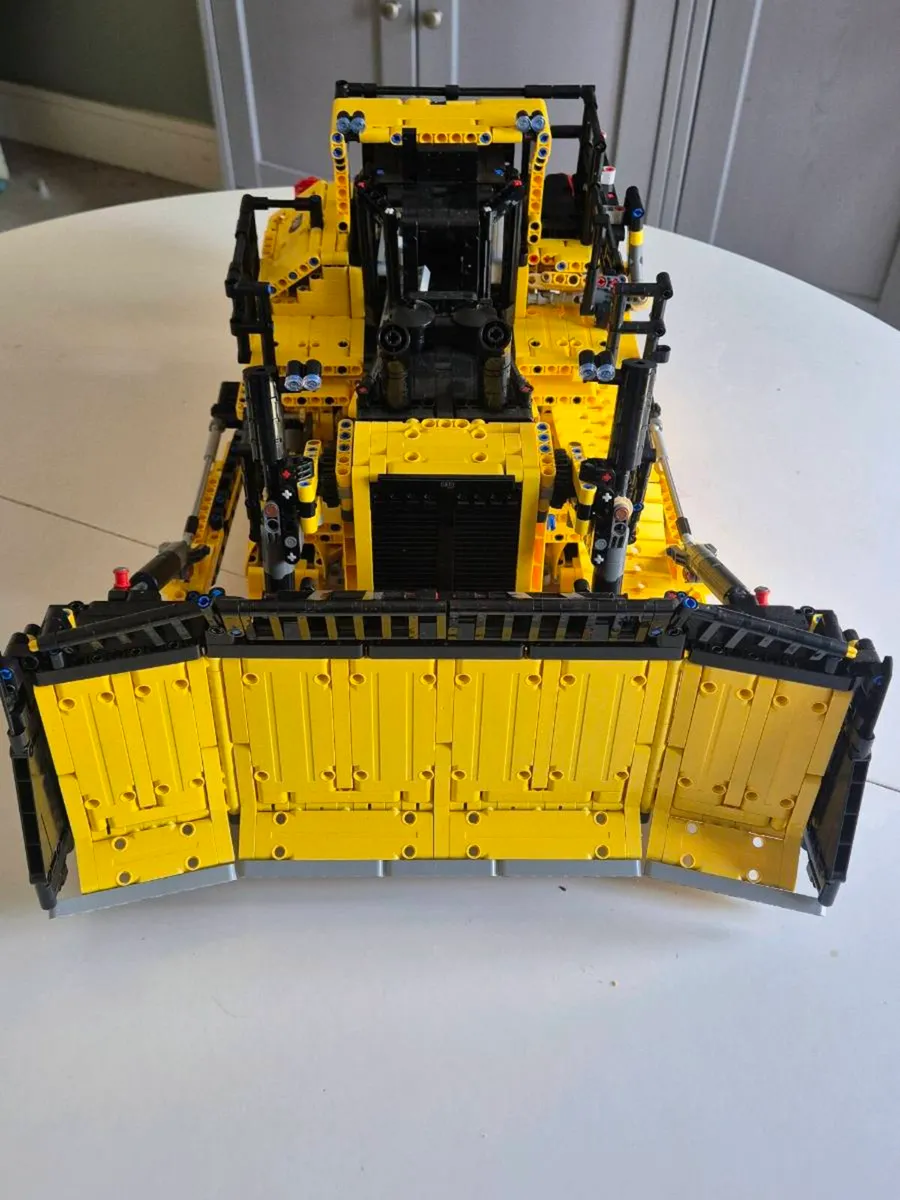 Lego Technic, D11 BullDozer - Image 2