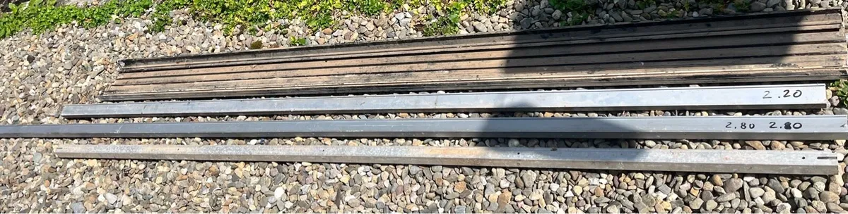 4 aluminium profiles - Image 1
