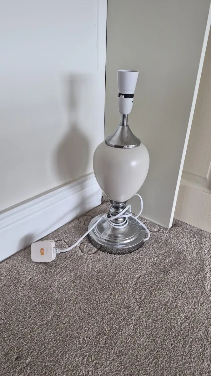 Table lamp