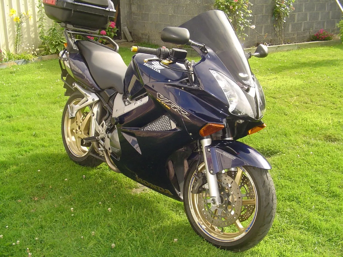 Honda VFR 2004 - Image 1