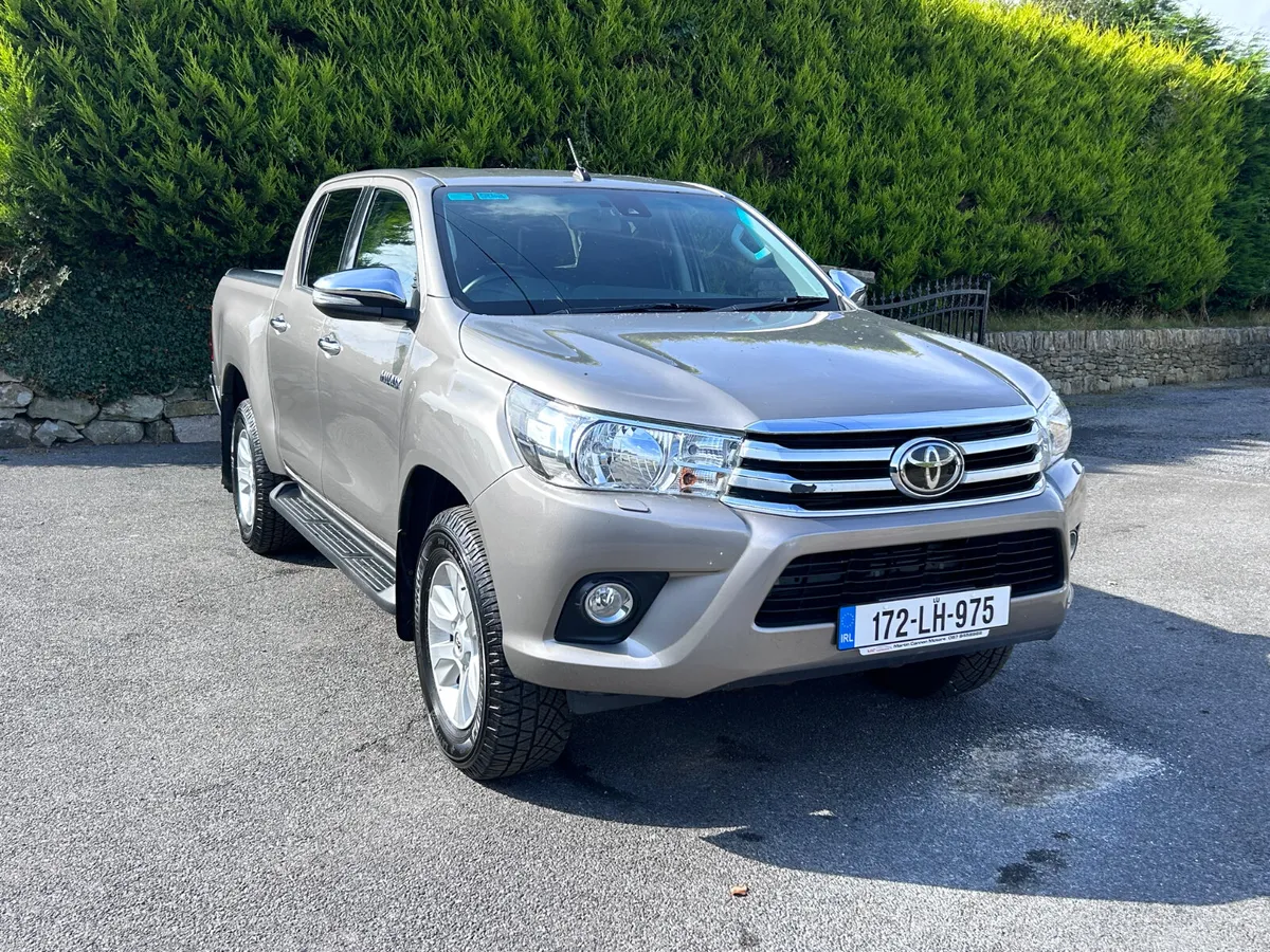 2017 Toyota Hilux SR5 2.4 With power mode - Image 4