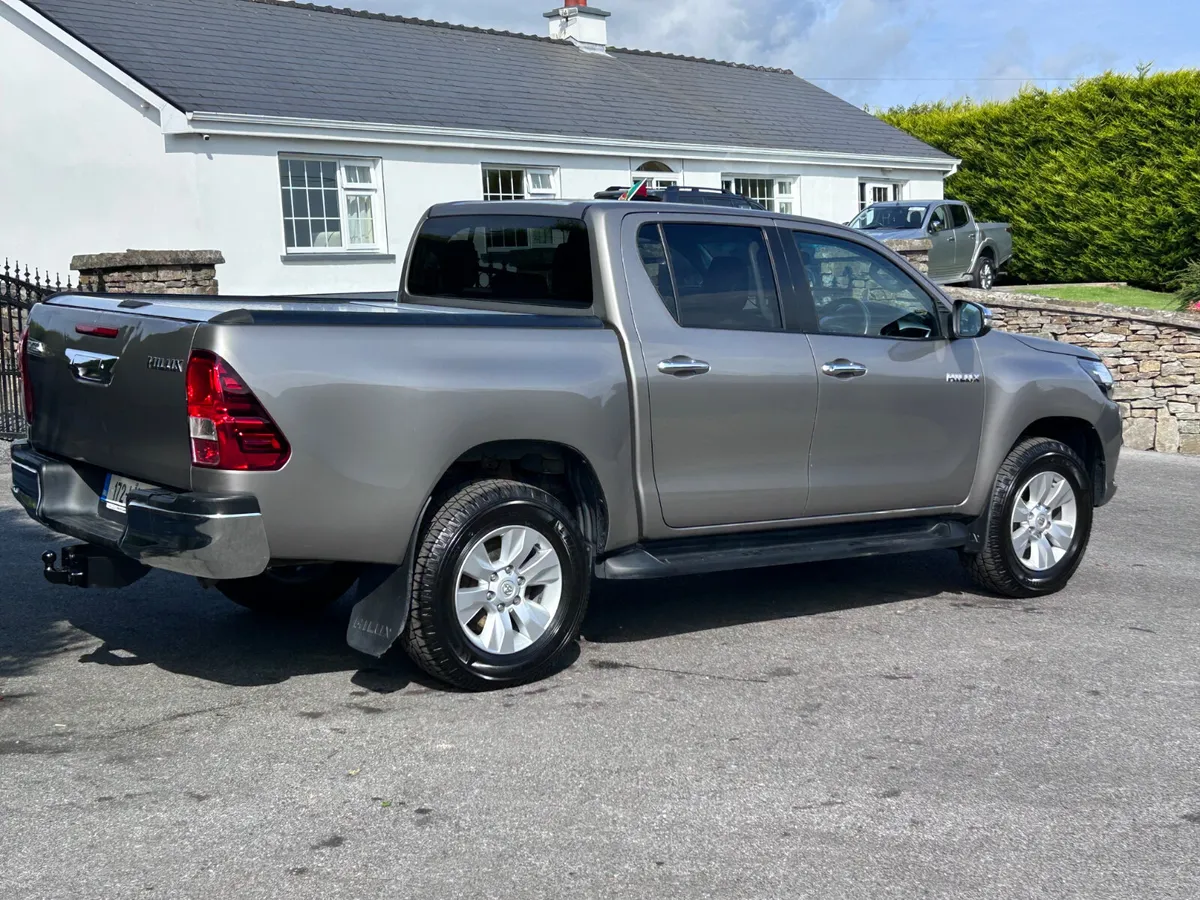 2017 Toyota Hilux SR5 2.4 With power mode - Image 2