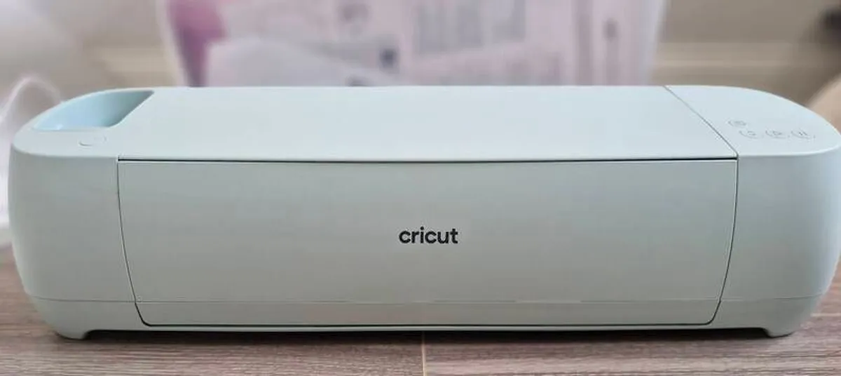 Cricut Explore 3 package deal (machine, heat press, all tools, HTV and more) - Image 1