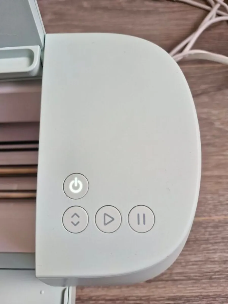 Cricut Explore 3 package deal (machine, heat press, all tools, HTV and more) - Image 4